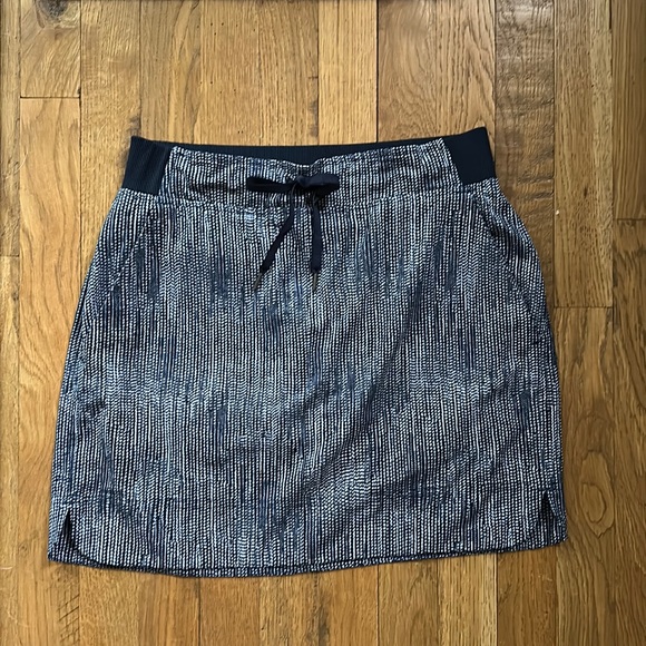 Athleta Midtown Golf Skort Skirt Pockets Athletic Performance Size 4 - Picture 2 of 5